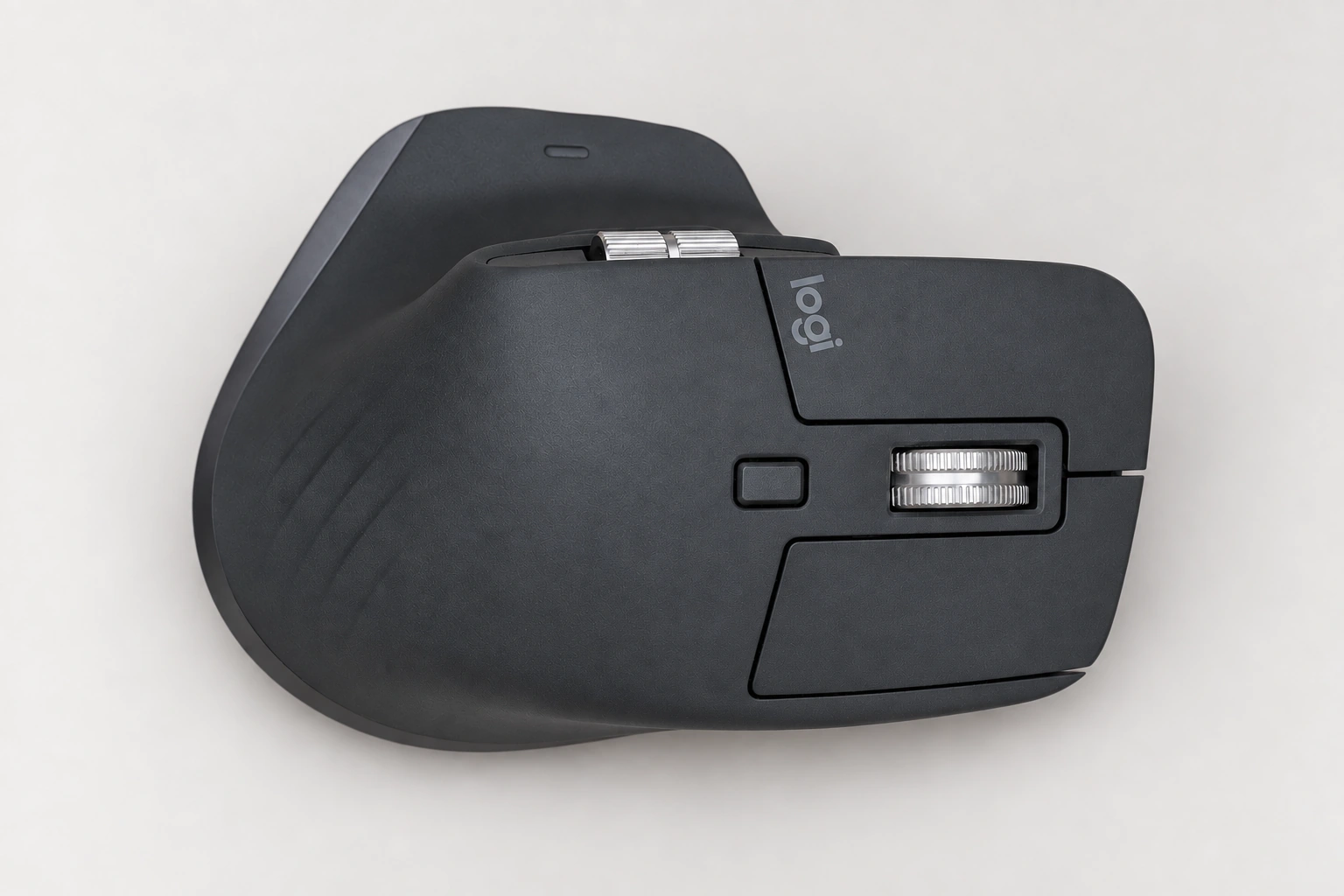 MX MASTER 3Sの上面にあるメインホイールと切り替えボタン
